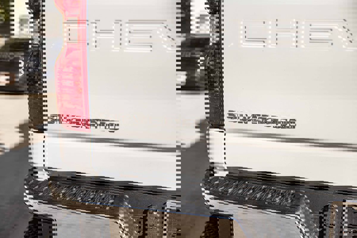 Used 2022 Chevrolet Silverado 2500 Custom w/ Custom Value Package image 15