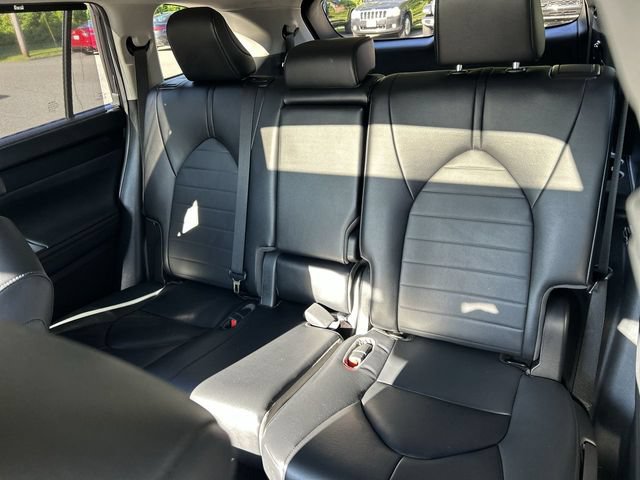 Used 2023 Toyota Highlander XLE AWD/4WD image 23