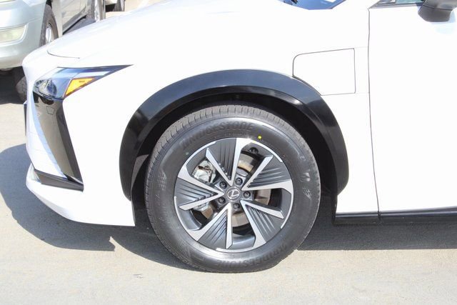 Certified 2023 Lexus RZ 450e Premium w/ Accessory Package (2T) image 4