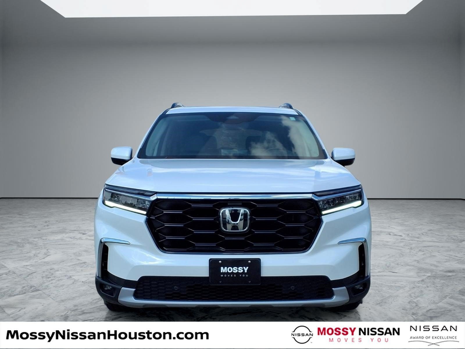 Used 2024 Honda Pilot Touring image 3