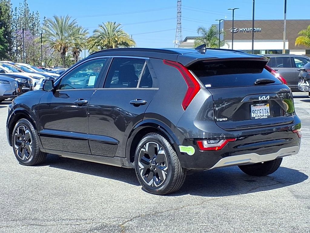 Certified 2023 Kia Niro Wave FWD image 3