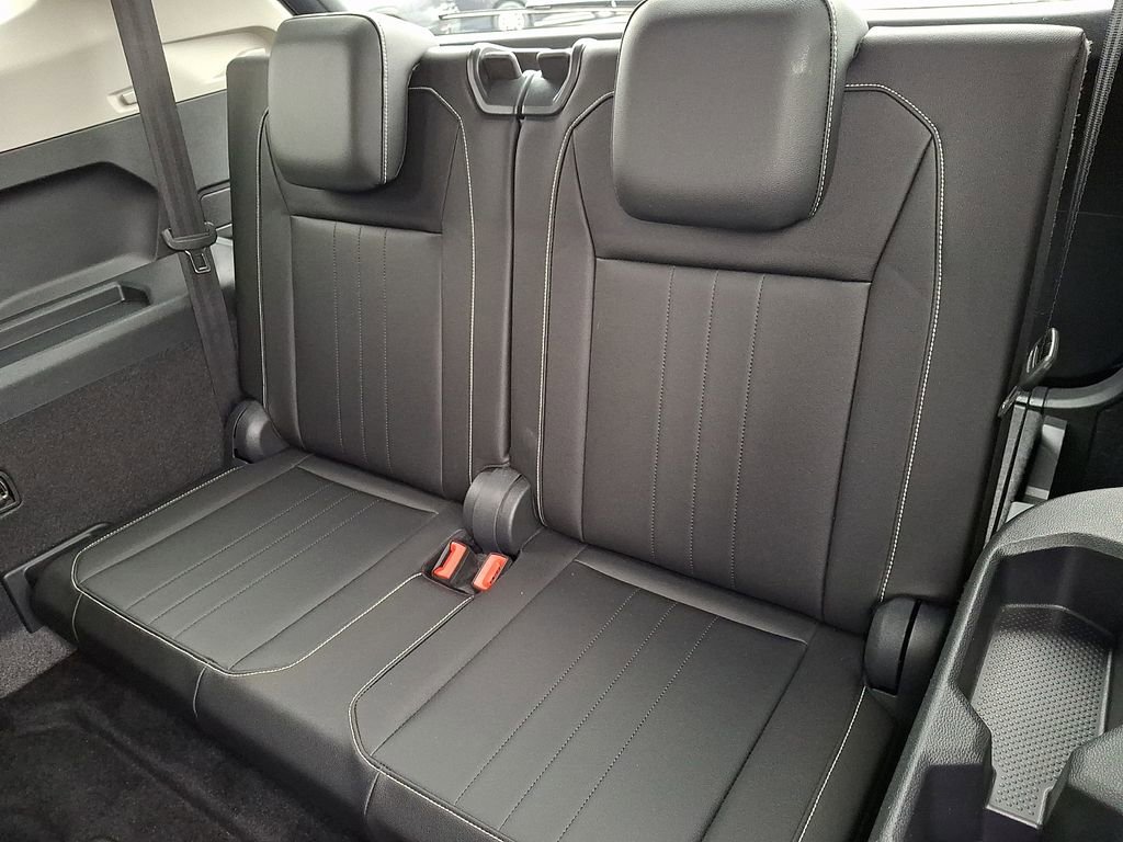 Used 2024 Volkswagen Tiguan Wolfsburg Edition image 13