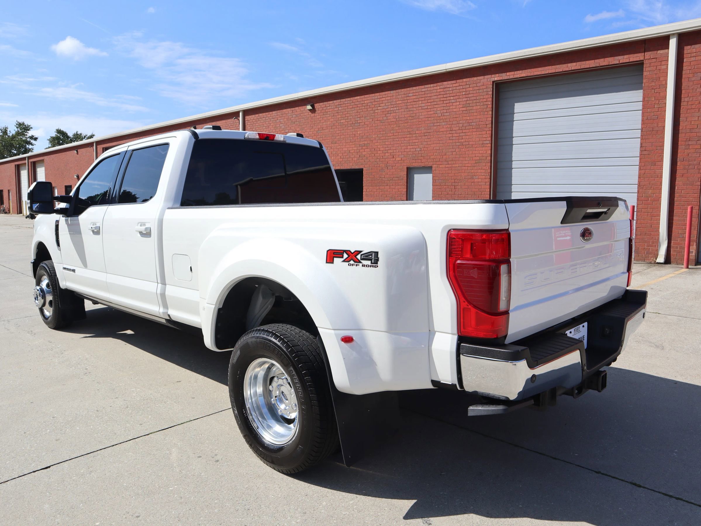 Used 2021 Ford F350 Lariat w/ Lariat Ultimate Package image 3