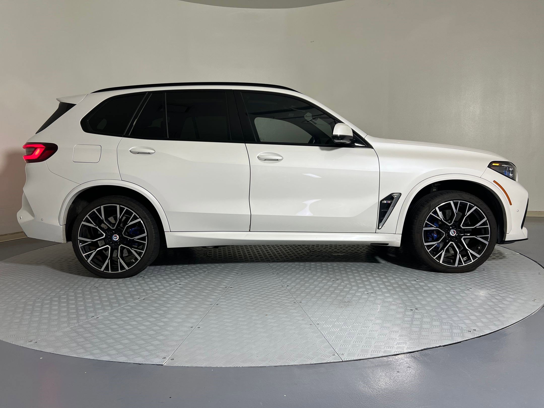 Used 2022 BMW X5 M w/ Executive Package image 7