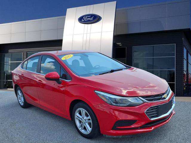 Used 2017 Chevrolet Cruze LT FWD image 1