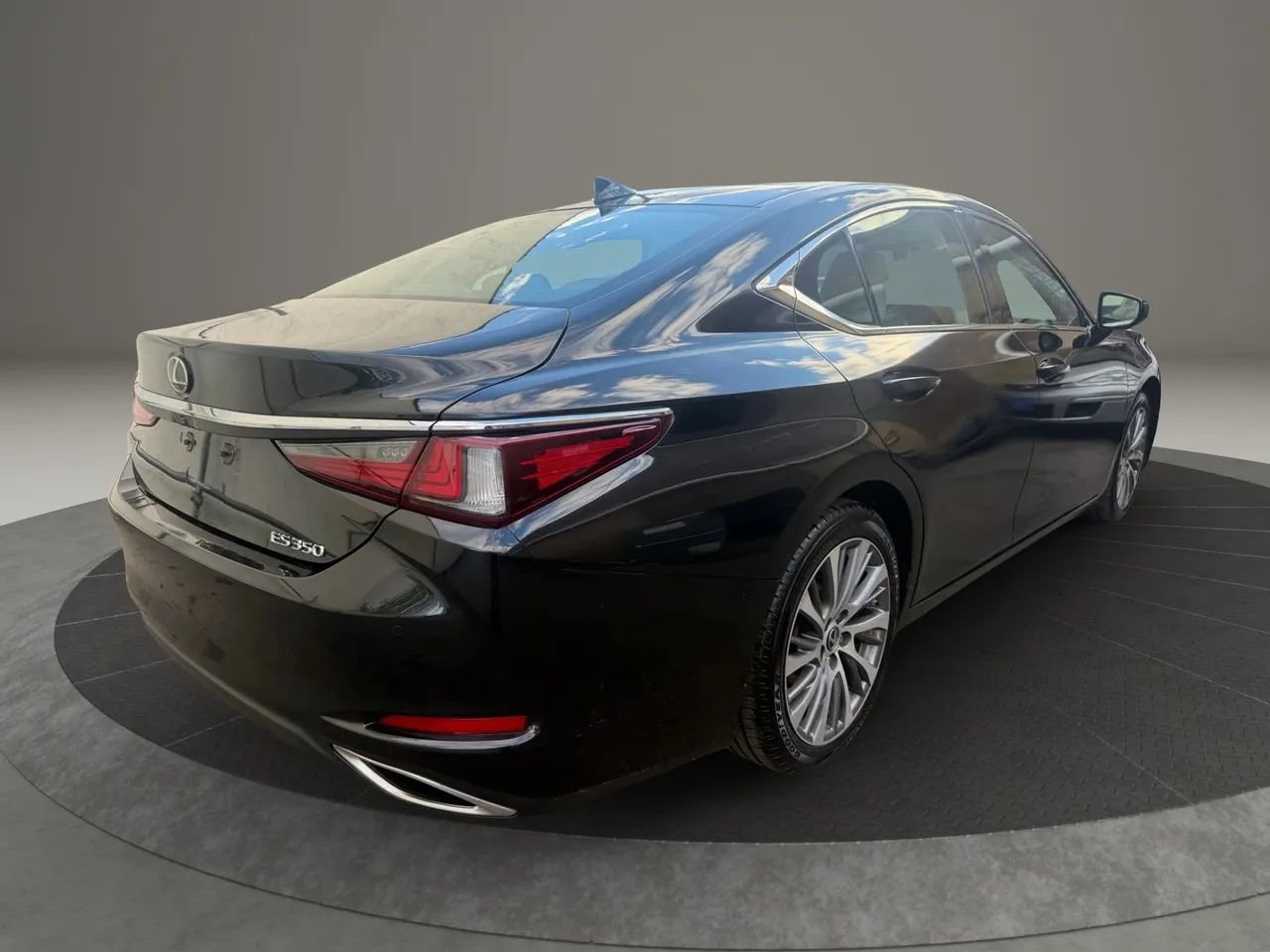Used 2019 Lexus ES 350 F Sport image 5