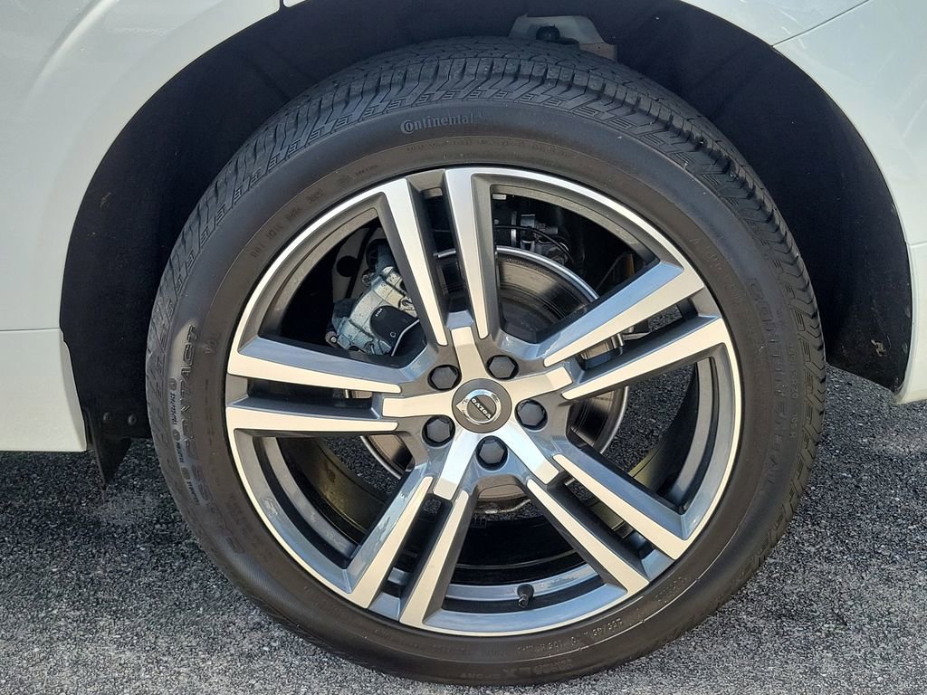 Used 2021 Volvo XC60 T5 Momentum w/ Protection Package Premier image 13
