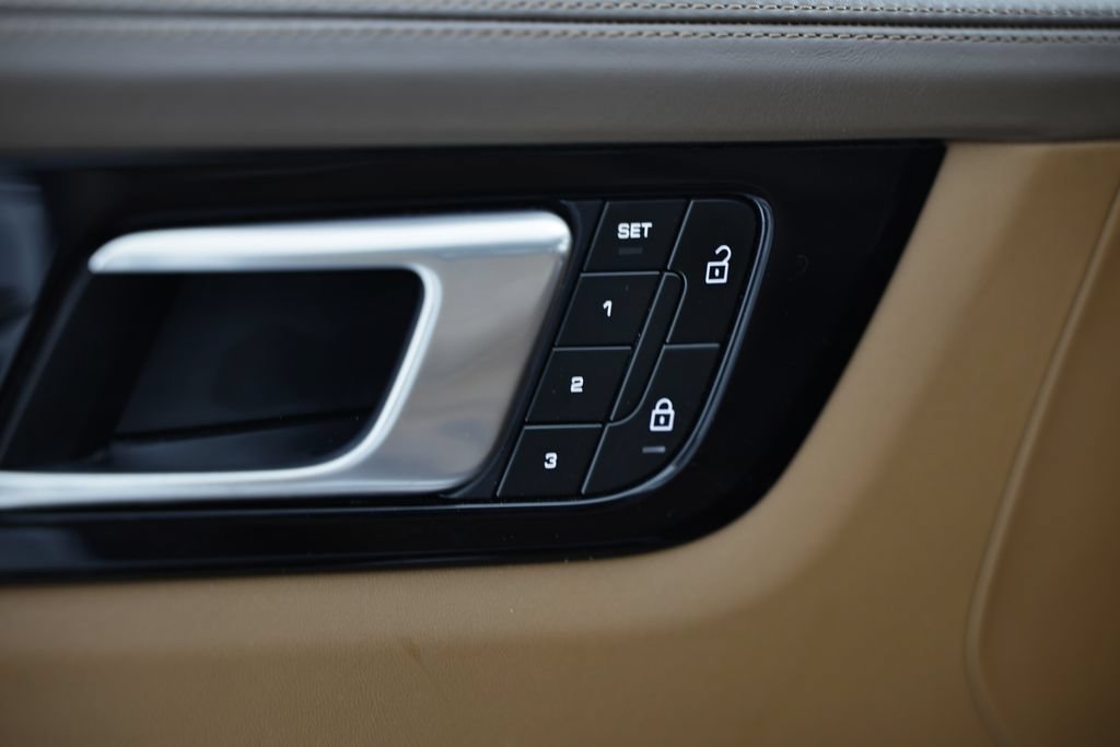 Certified 2023 Porsche Cayenne Turbo S AWD/4WD image 20