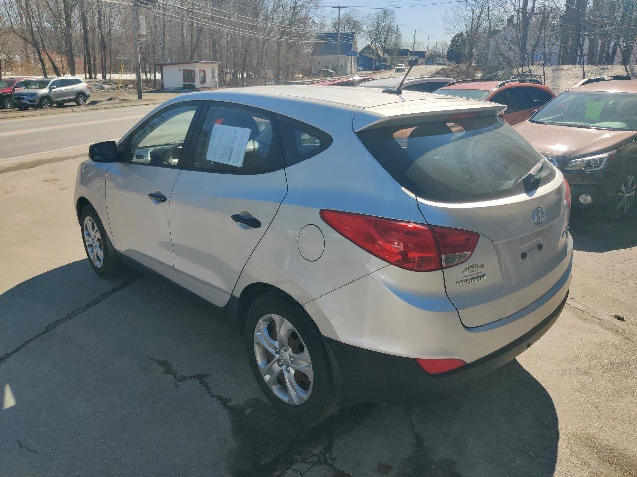 Used 2011 Hyundai Tucson GL image 4