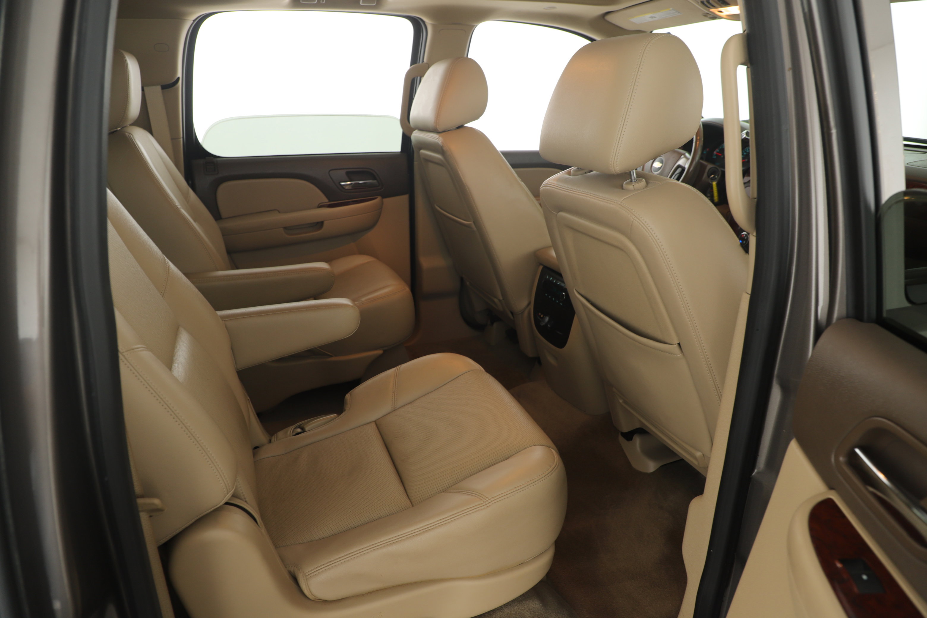 Used 2013 Chevrolet Suburban LTZ image 24