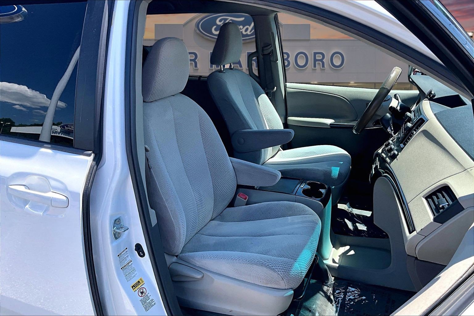 Used 2012 Toyota Sienna LE w/ Towing Pkg AWD/4WD image 7