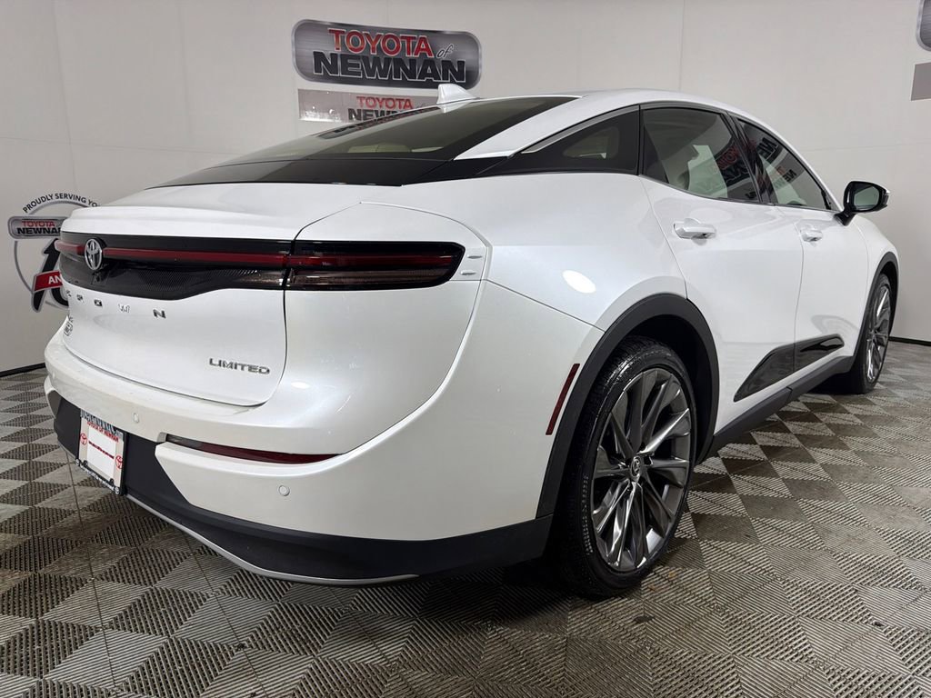 Used 2024 Toyota Crown Limited w/ Advanced Technology Package AWD/4WD image 4