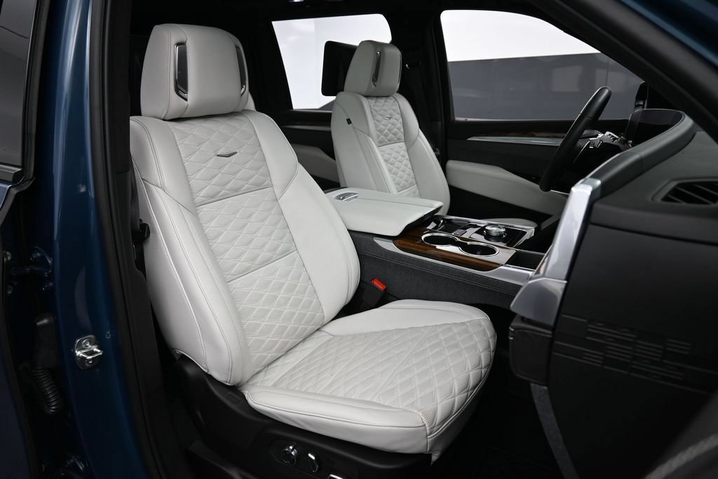 Used 2025 Cadillac Escalade ESV Sport Platinum AWD/4WD image 36