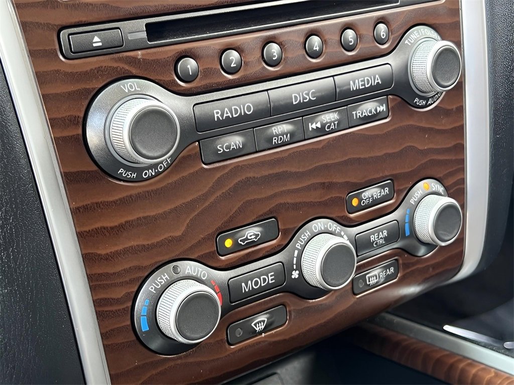 Used 2020 Nissan Pathfinder Platinum image 36