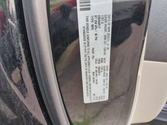 Used 2024 Chrysler Pacifica Touring-L FWD image 33