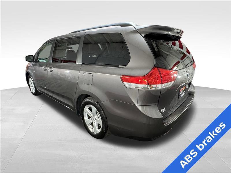 Used 2011 Toyota Sienna LE w/ Towing Pkg image 6