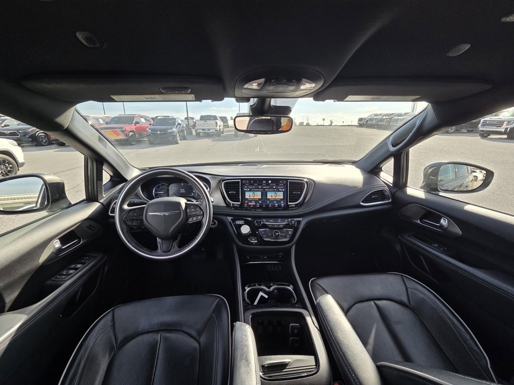 Used 2021 Chrysler Pacifica Limited w/ Uconnect Theater Family Group image 27
