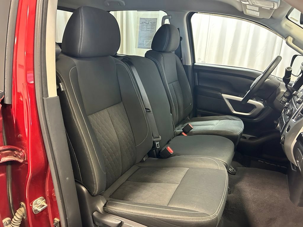 Used 2018 Nissan Titan SV AWD/4WD image 19