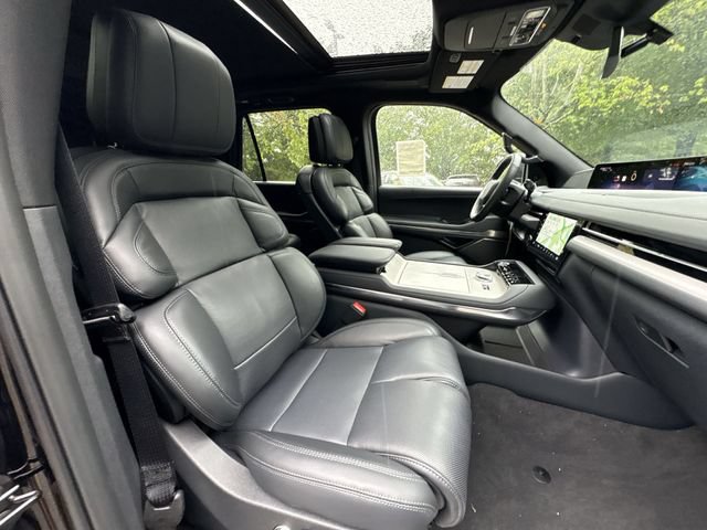 New 2027 Lincoln Navigator Reserve w/ Jet Appearance Package AWD/4WD image 27