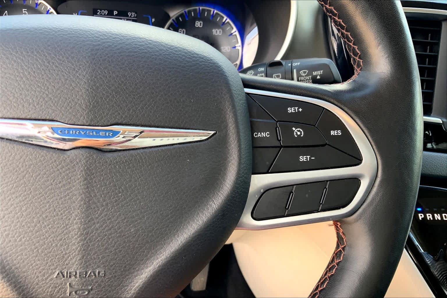 Used 2020 Chrysler Pacifica Touring-L FWD image 23