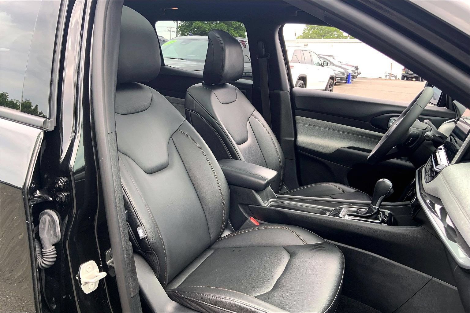 Certified 2023 Jeep Compass Latitude w/ Sun and Sound Group AWD/4WD image 7