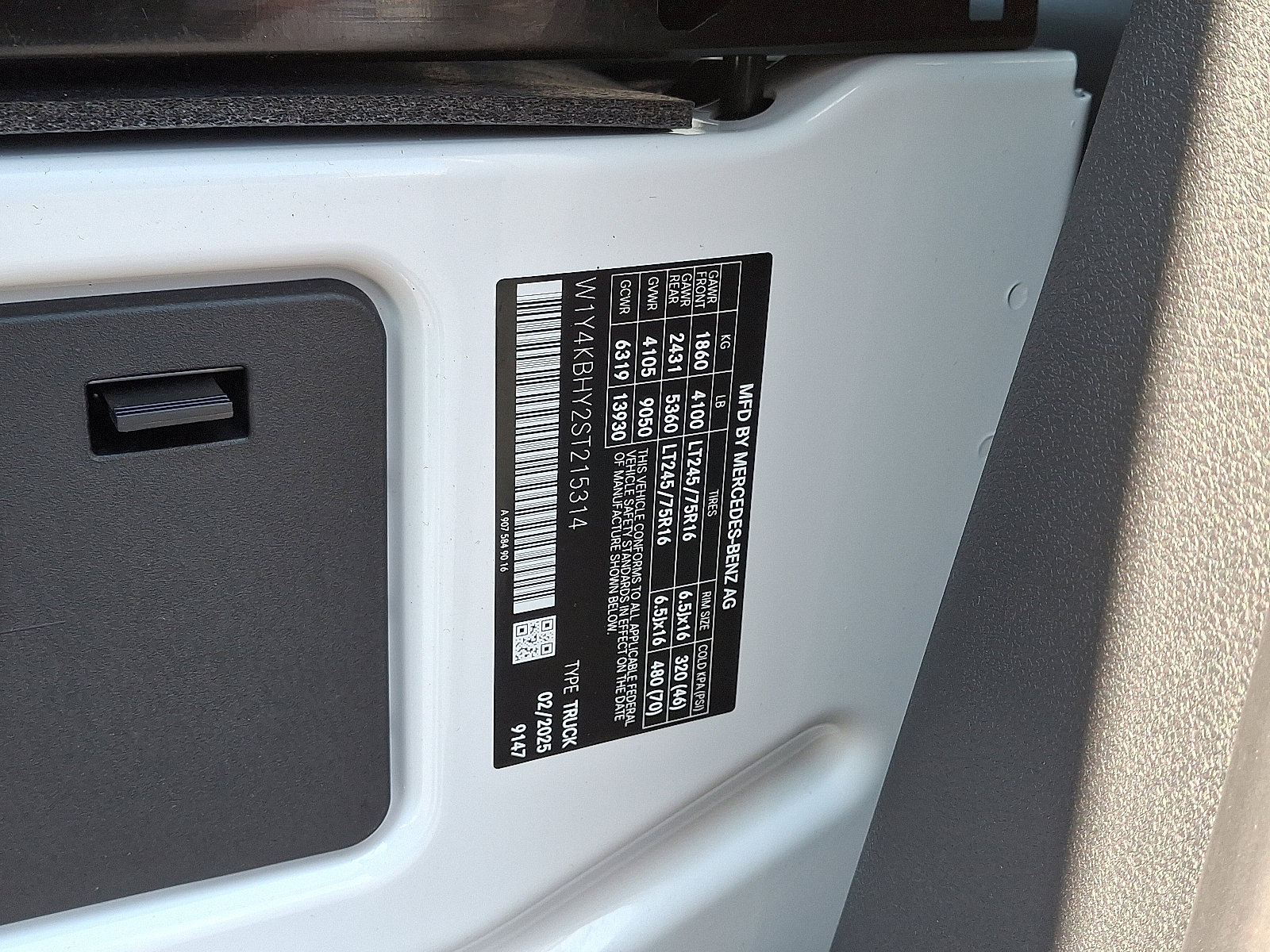 Used 2025 Mercedes-Benz Sprinter 2500 image 28