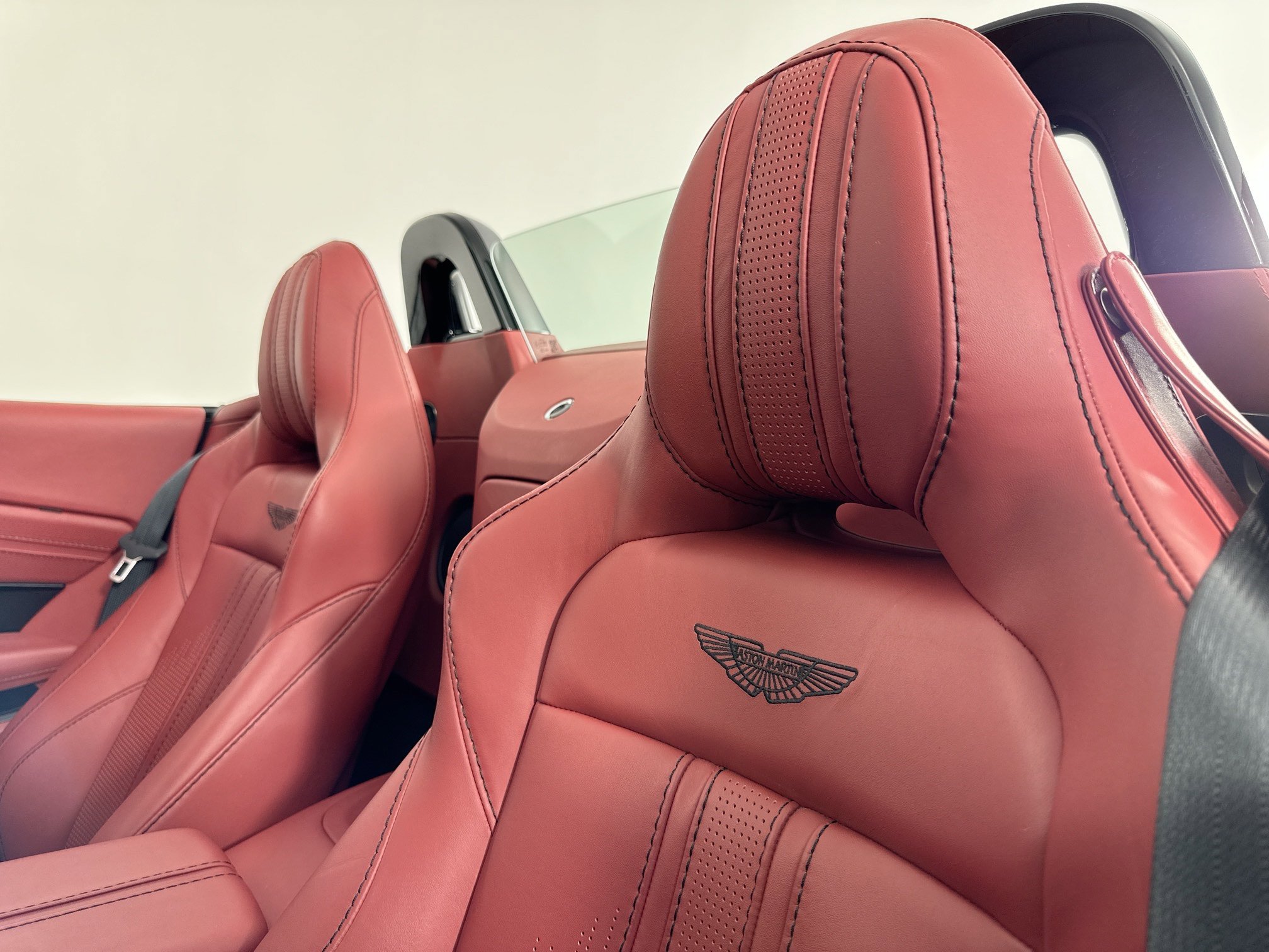 Used 2022 Aston Martin V8 Vantage Roadster image 5