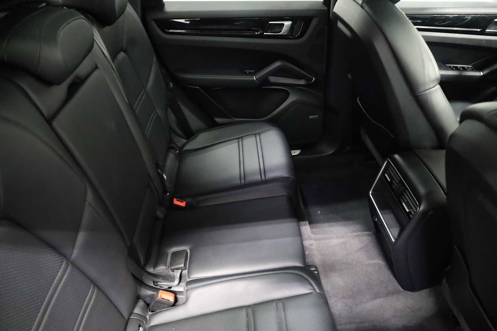 Used 2022 Porsche Cayenne image 44