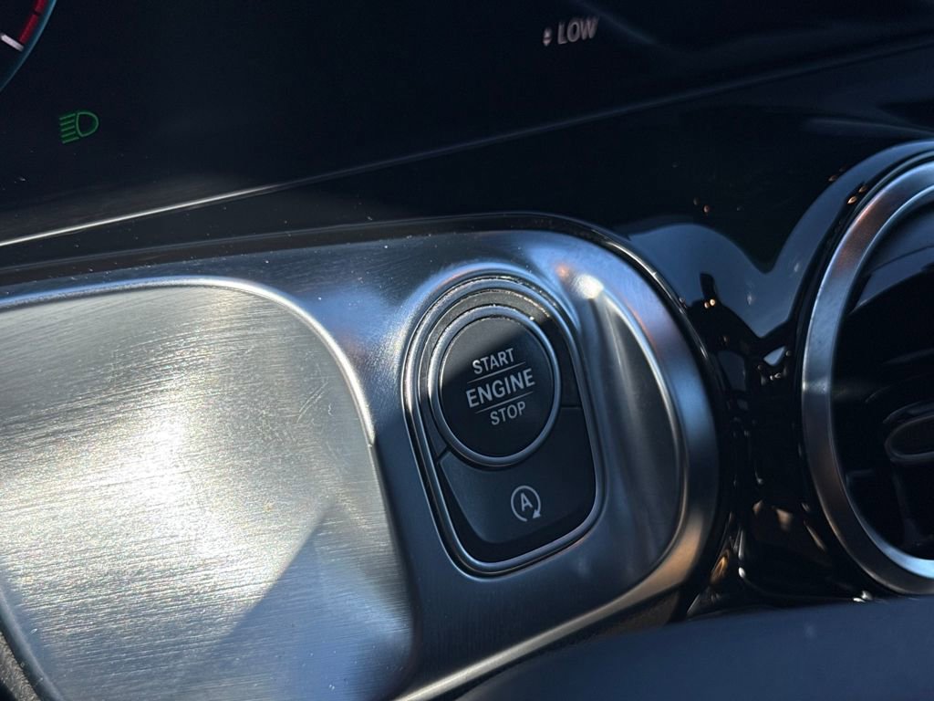 Used 2021 Mercedes-Benz GLB 250 4MATIC image 34