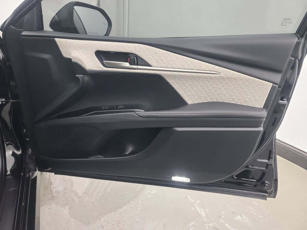 Used 2025 Toyota Camry XSE image 14