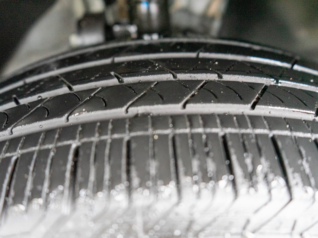 Certified 2025 Kia Sorento X-Line EX image 38