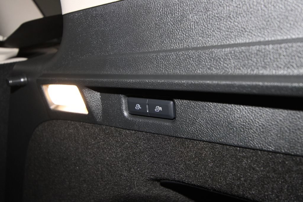 Used 2025 Lincoln Corsair AWD w/ Equipment Group 101A image 38