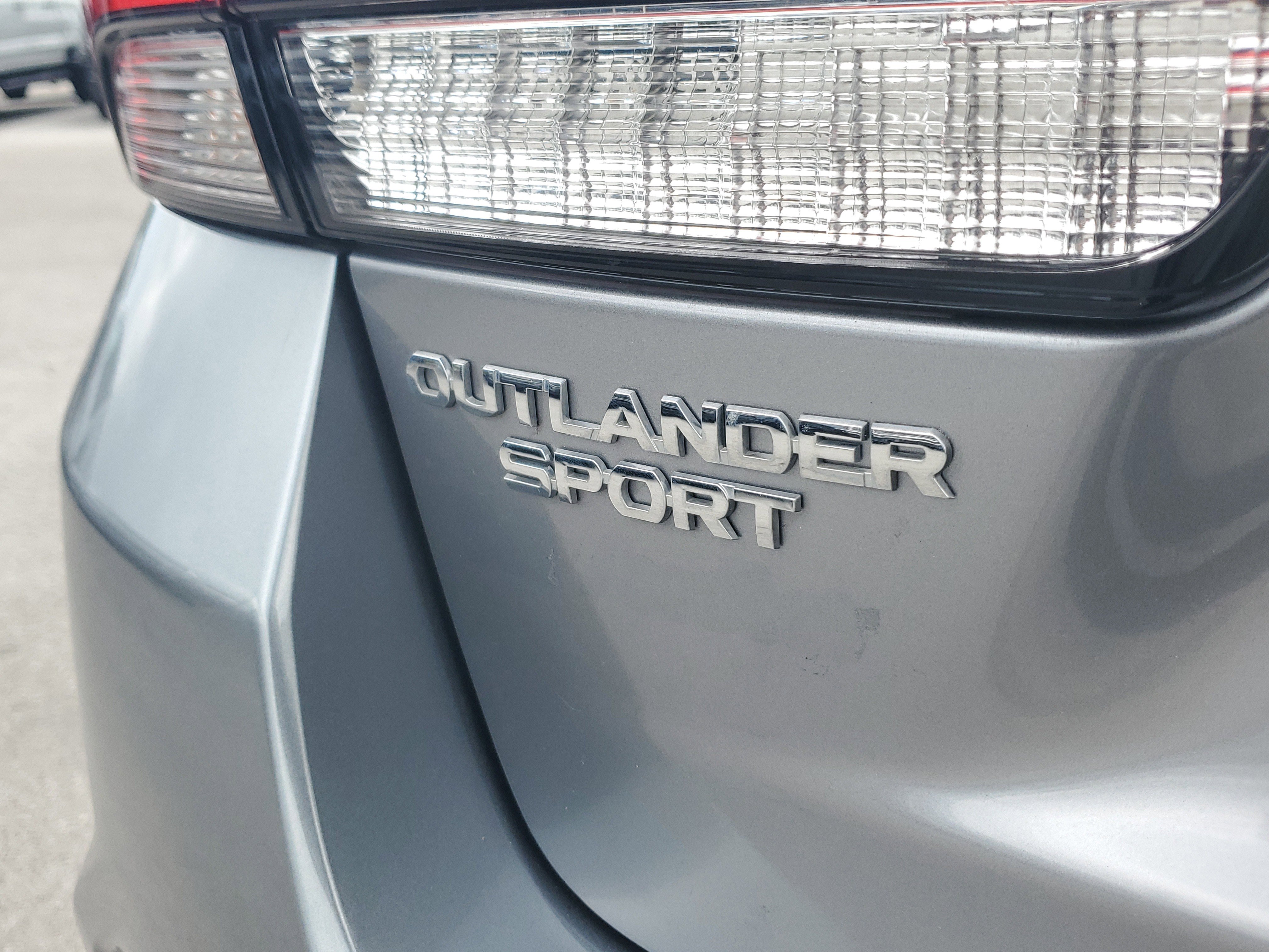 Used 2021 Mitsubishi Outlander Sport SE FWD image 29