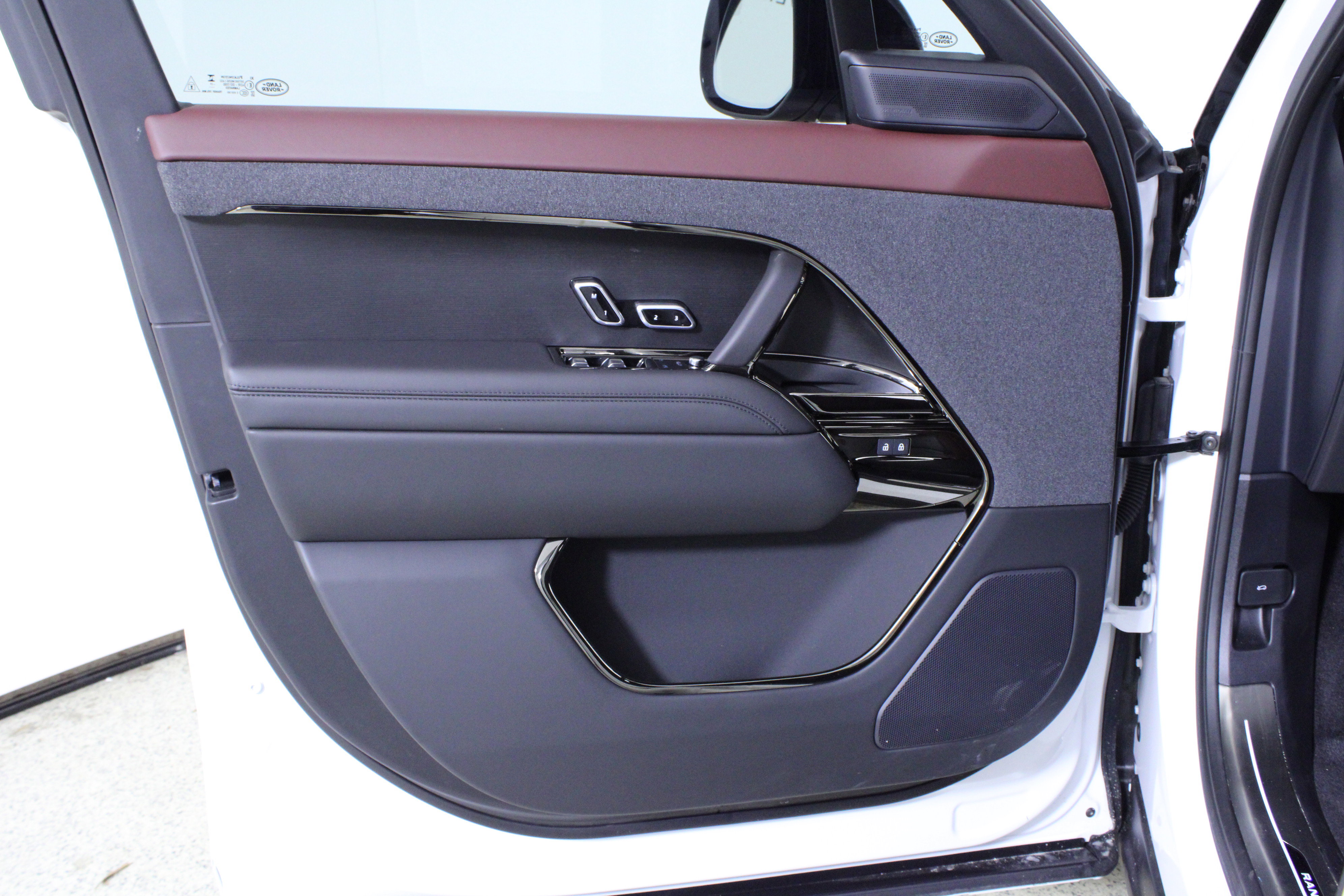 New 2025 Land Rover Range Rover Sport Dynamic SE image 15