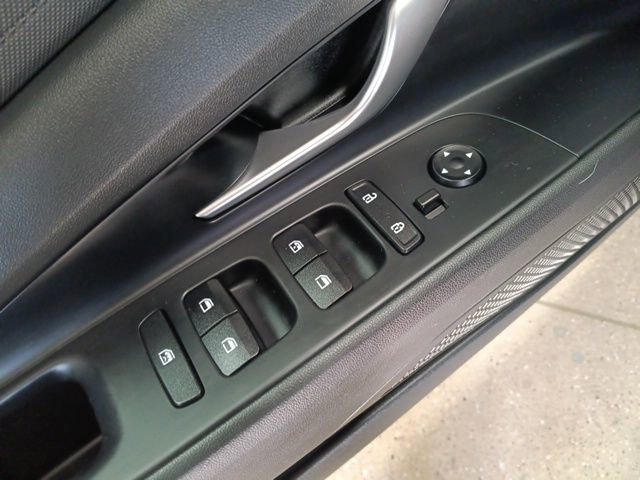 Used 2023 Hyundai Elantra SEL image 11