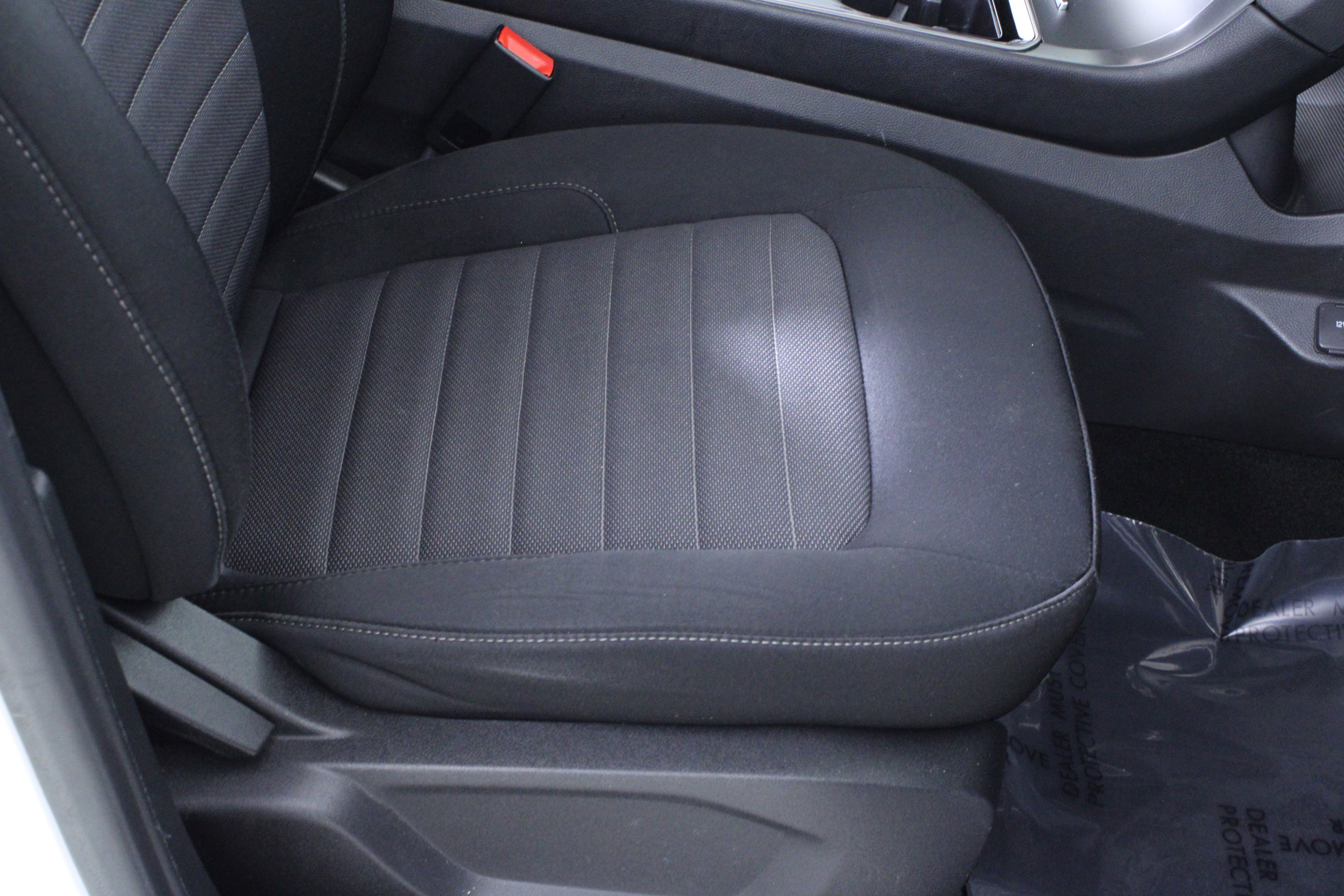 Used 2019 Ford Edge SE image 16