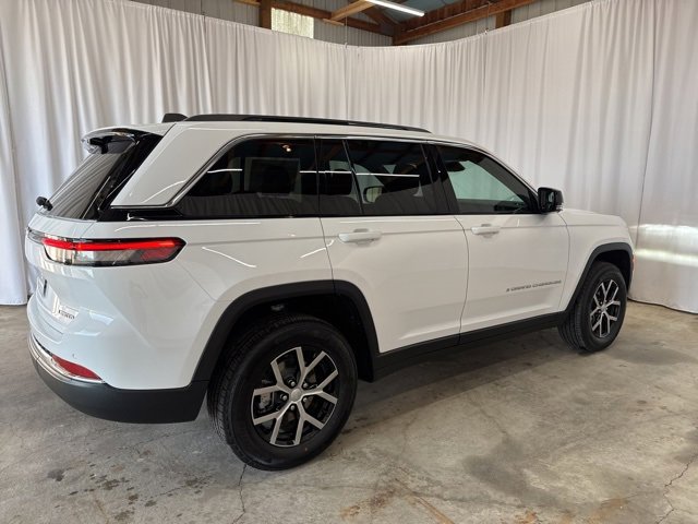 New 2025 Jeep Grand Cherokee Limited w/ Luxury Tech Group II image 7