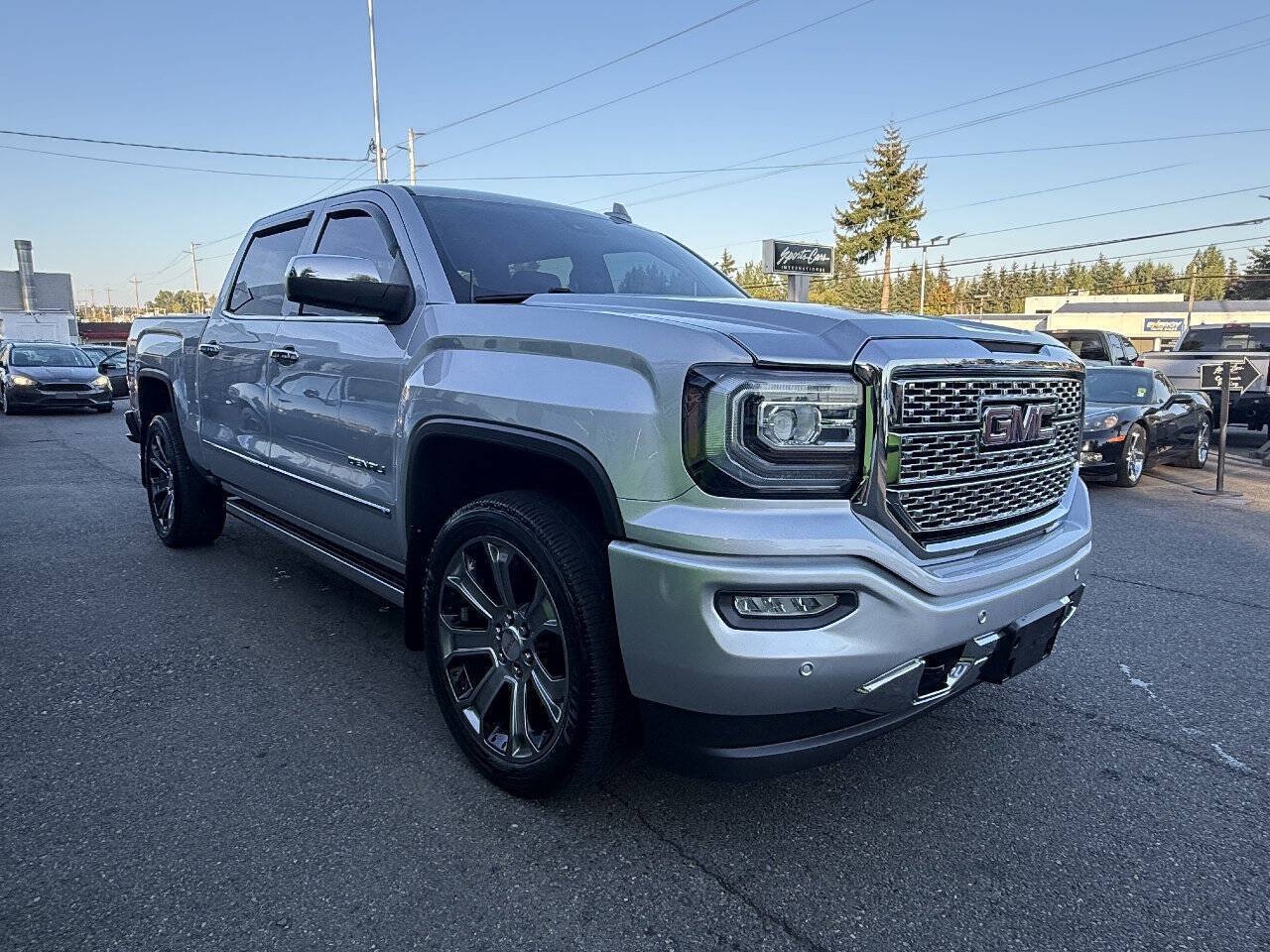 Used 2018 GMC Sierra 1500 Denali AWD/4WD image 3
