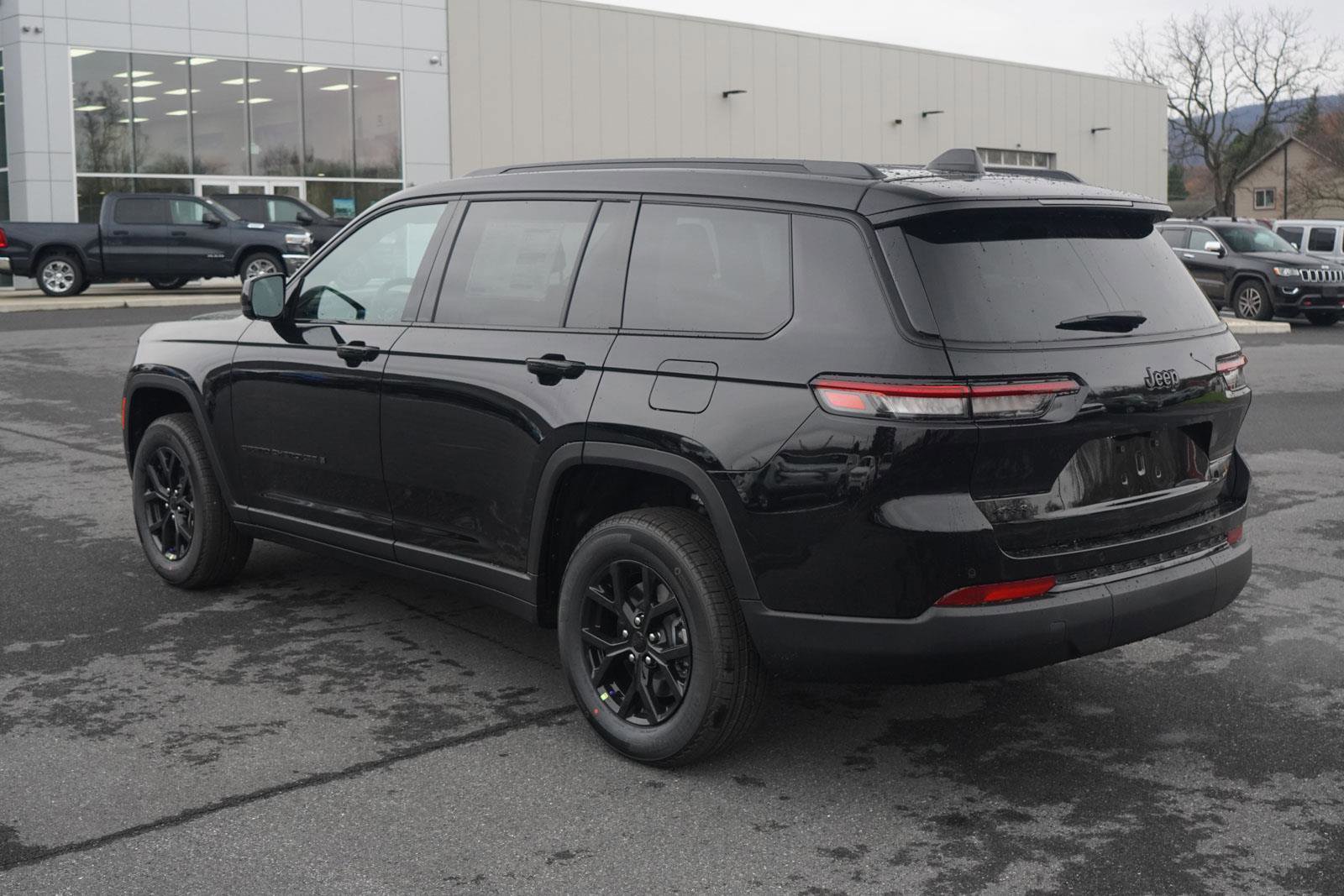 New 2025 Jeep Grand Cherokee L Altitude image 14