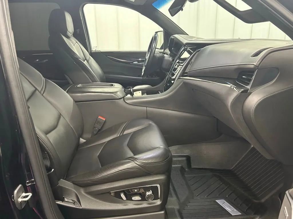 Used 2020 Cadillac Escalade Platinum image 18
