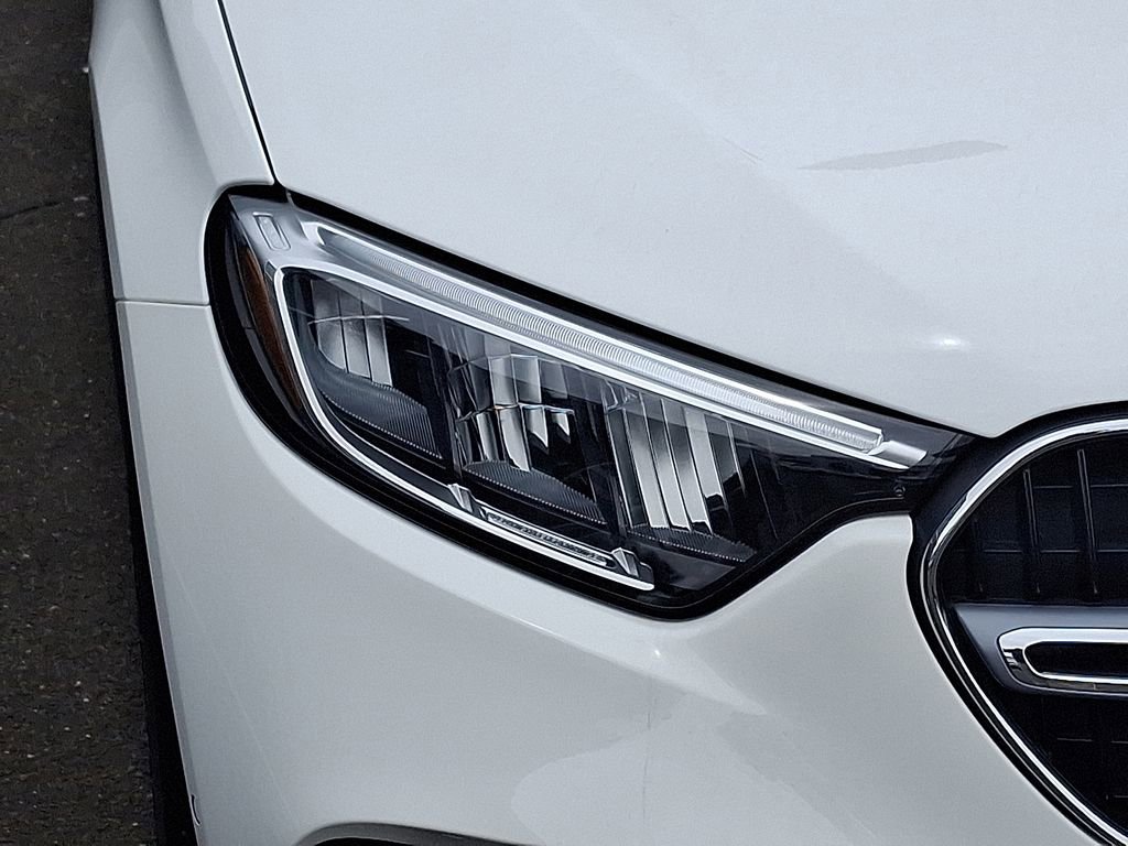 Used 2025 Mercedes-Benz GLC 300 4MATIC image 8