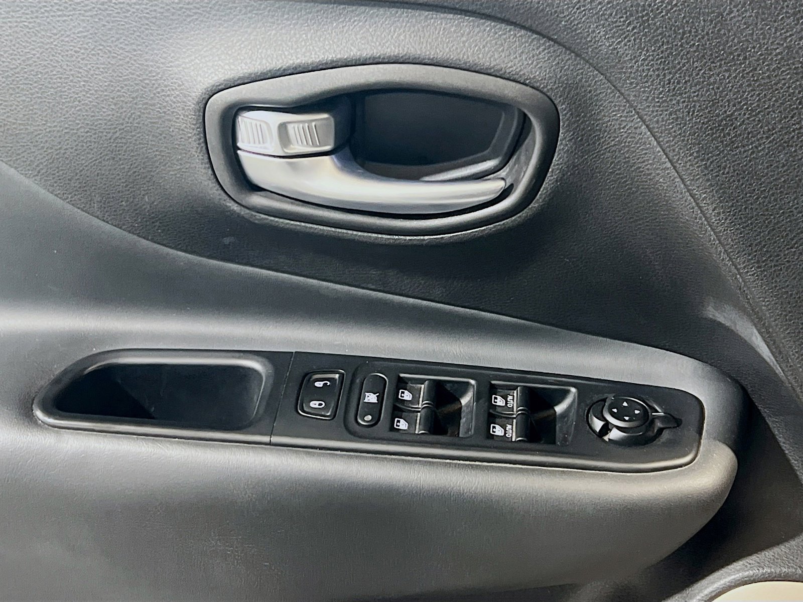 Used 2017 Jeep Renegade Limited w/ Advanced Technology Group image 21