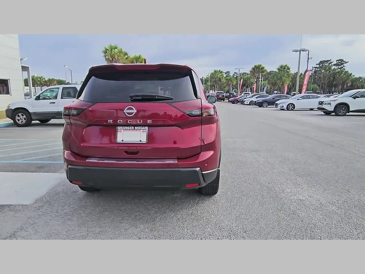 Used 2025 Nissan Rogue SV FWD image 33