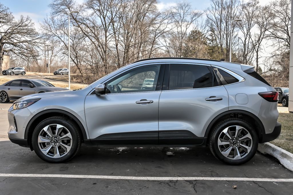 Used 2023 Ford Escape Platinum w/ Premium Technology Package image 5