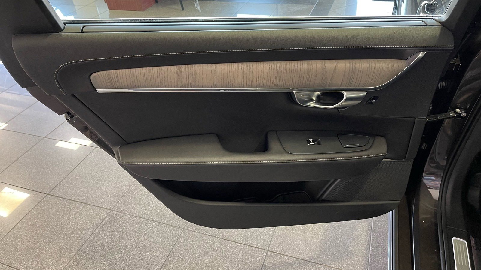 Used 2023 Volvo S90 B6 Ultimate w/ Protection Package Premier image 33