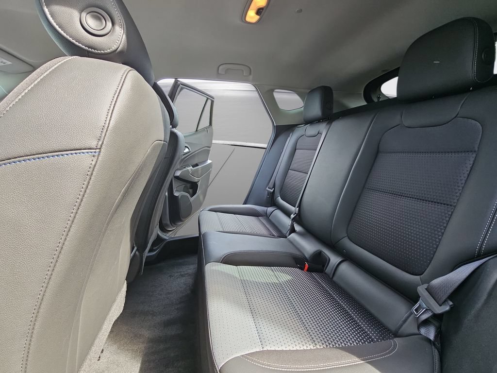 Used 2025 Chevrolet Trax LT w/ LT Convenience Package FWD image 13