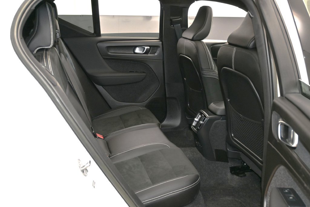 Used 2023 Volvo XC40 Recharge Ultimate AWD/4WD image 24