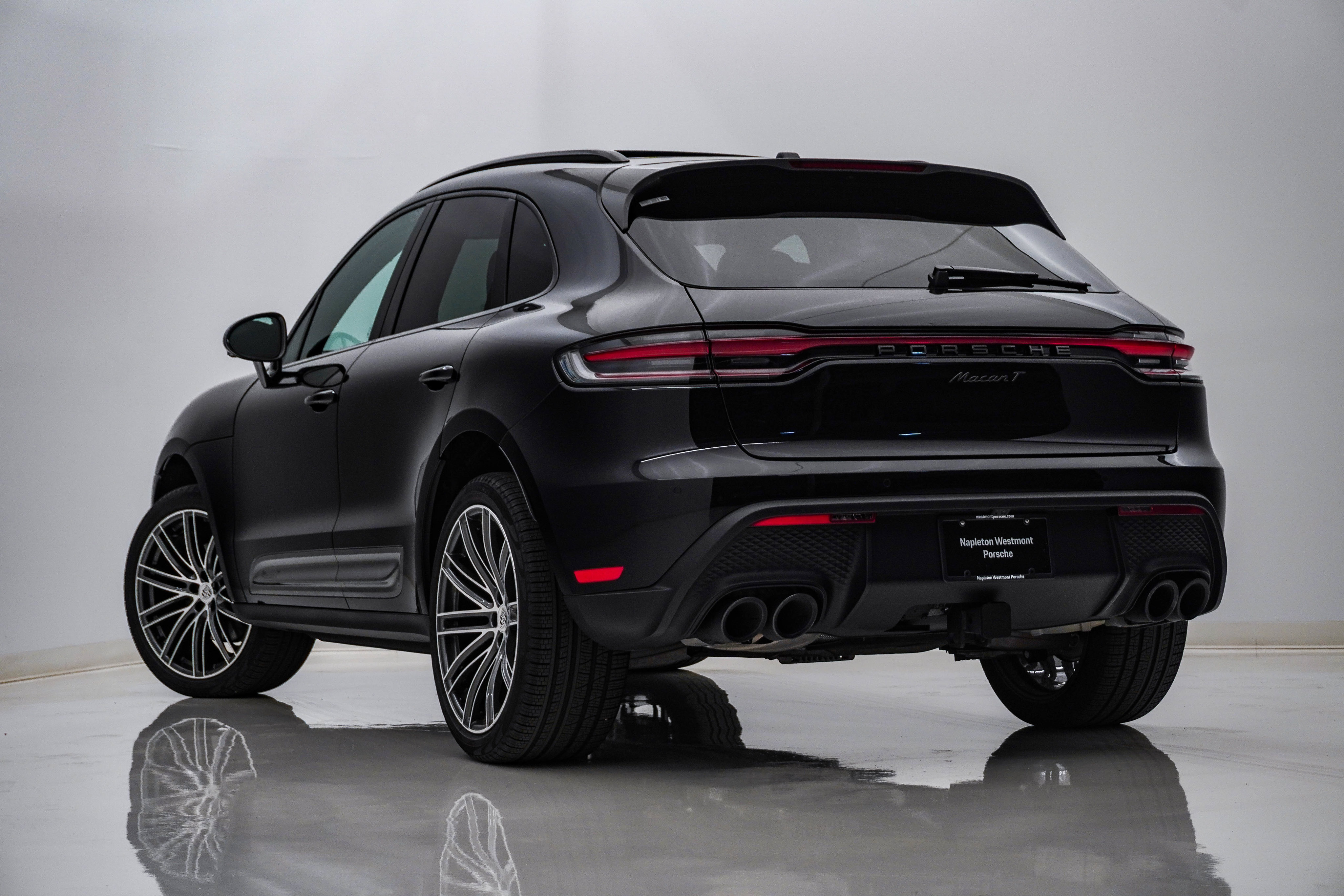 Certified 2026 Porsche Macan Turbo AWD/4WD image 3