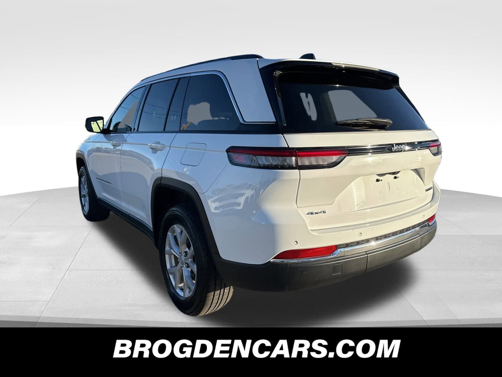 Used 2023 Jeep Grand Cherokee Limited image 5