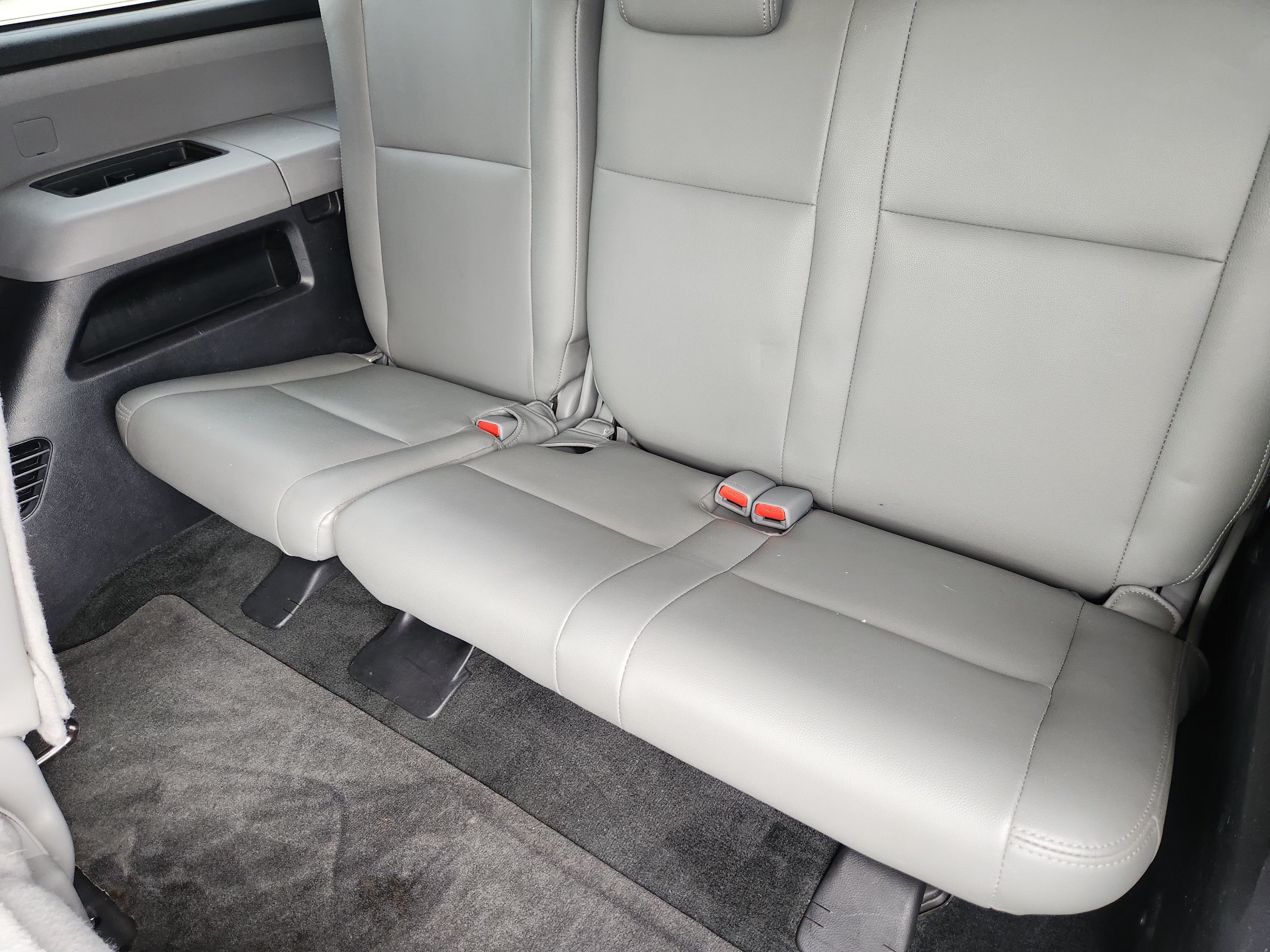 Used 2018 Toyota Sequoia SR5 RWD image 31